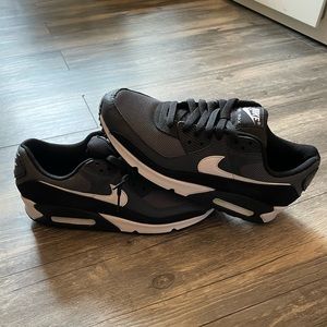 NIKE AIRMAX 90 MENS SIZE 8.5/WOMENS 10